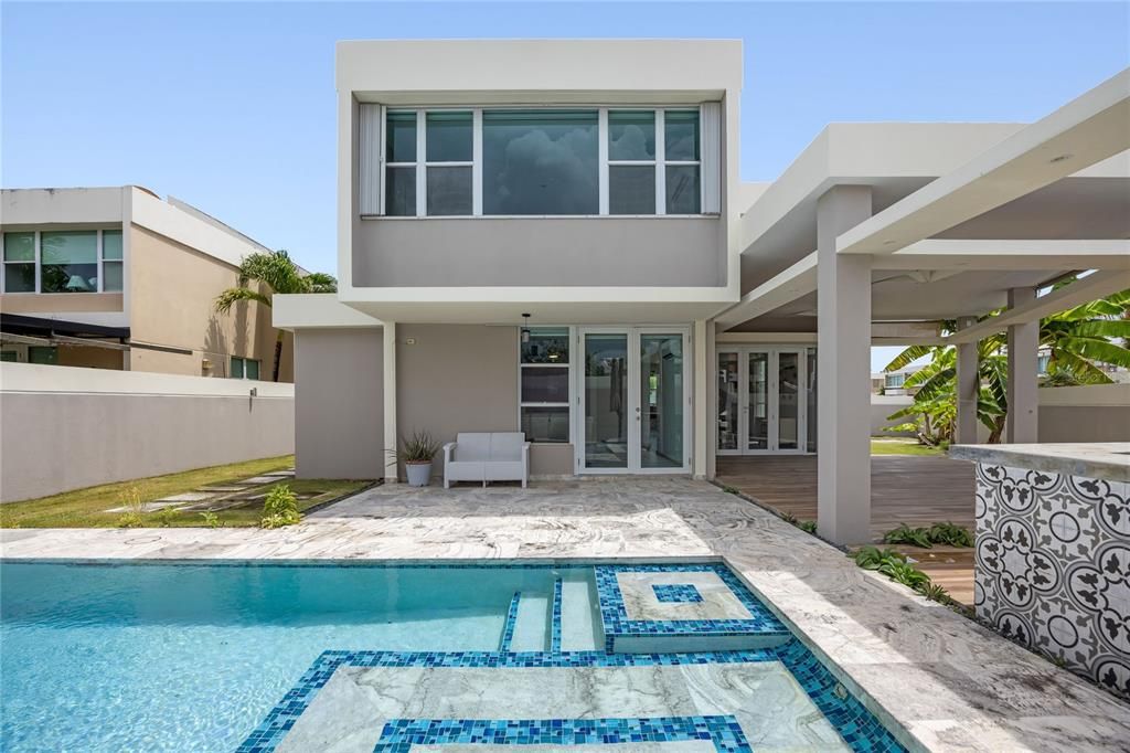 For Sale: $749,000 (4 beds, 3 baths, 2450 Square Feet)