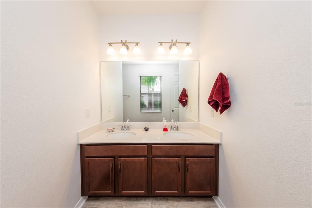 Activo con contrato: $649,900 (4 camas, 3 baños, 3035 Pies cuadrados)