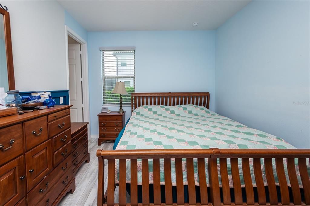 Activo con contrato: $649,900 (4 camas, 3 baños, 3035 Pies cuadrados)