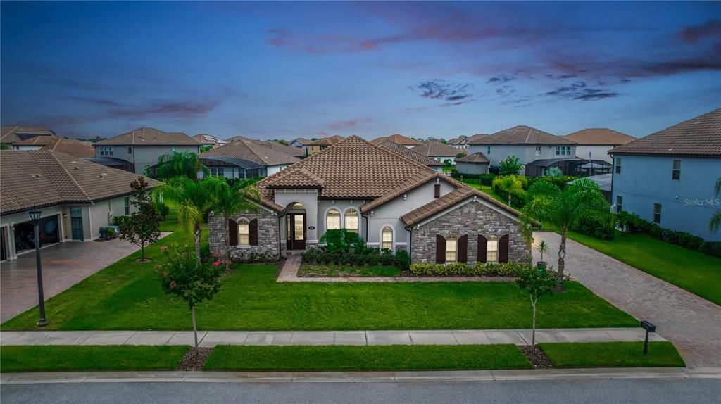 Activo con contrato: $649,900 (4 camas, 3 baños, 3035 Pies cuadrados)