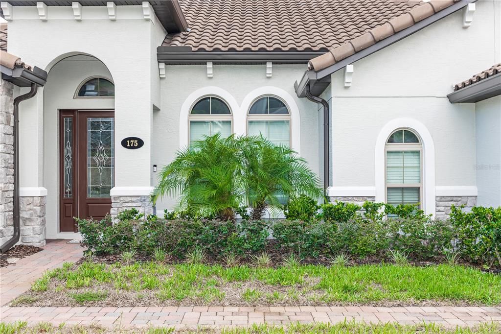 Activo con contrato: $649,900 (4 camas, 3 baños, 3035 Pies cuadrados)