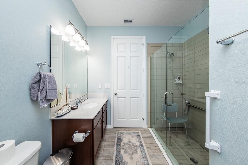 Activo con contrato: $649,900 (4 camas, 3 baños, 3035 Pies cuadrados)