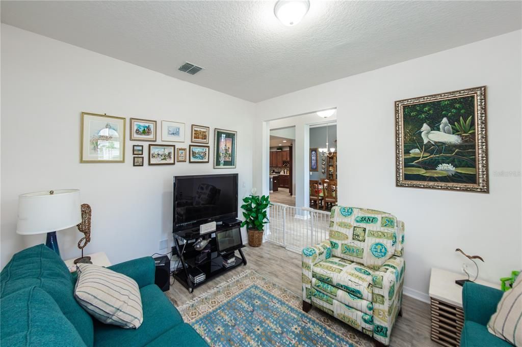 Activo con contrato: $649,900 (4 camas, 3 baños, 3035 Pies cuadrados)