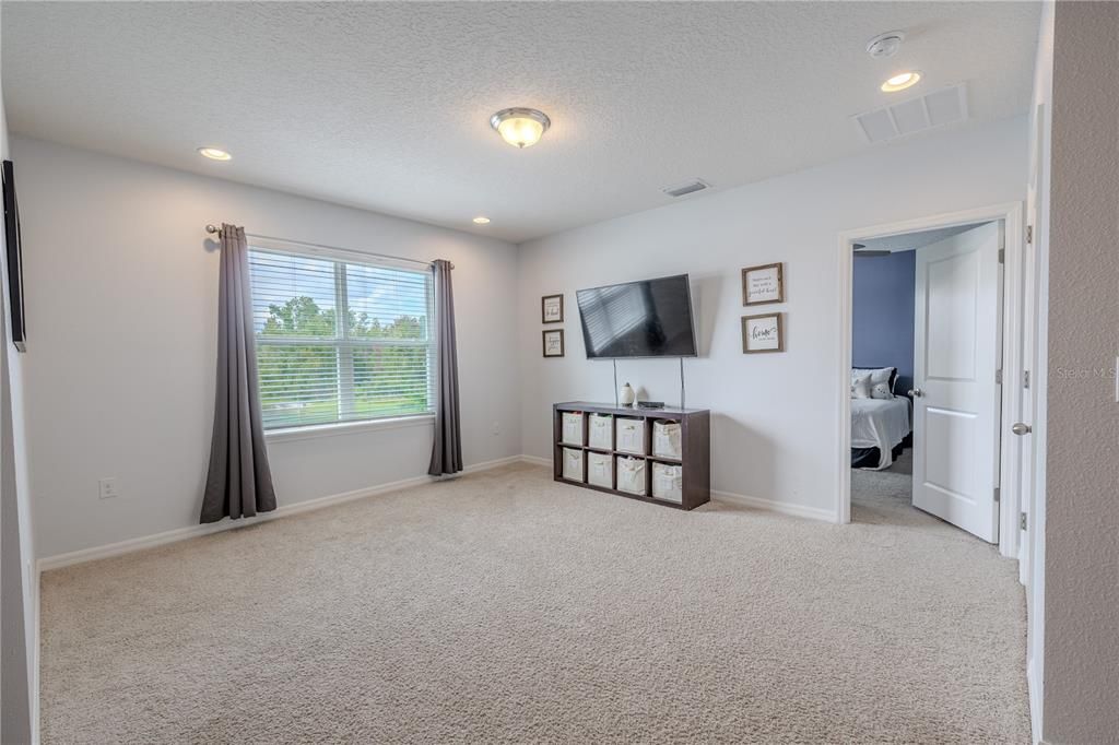 合同活跃: $590,000 (5 贝兹, 3 浴室, 3113 平方英尺)