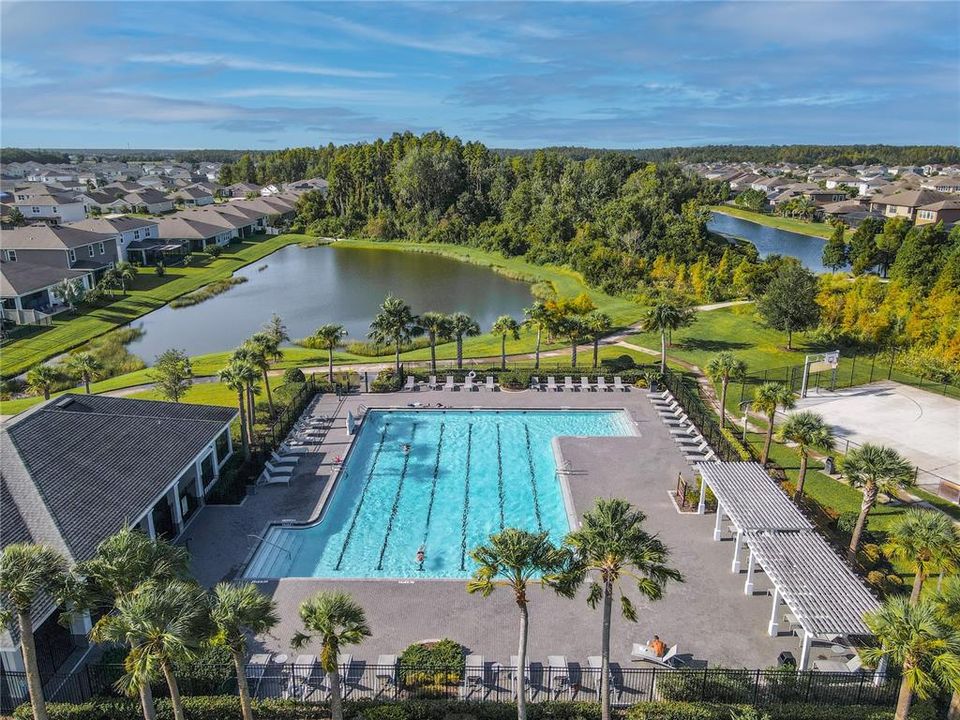 合同活跃: $590,000 (5 贝兹, 3 浴室, 3113 平方英尺)