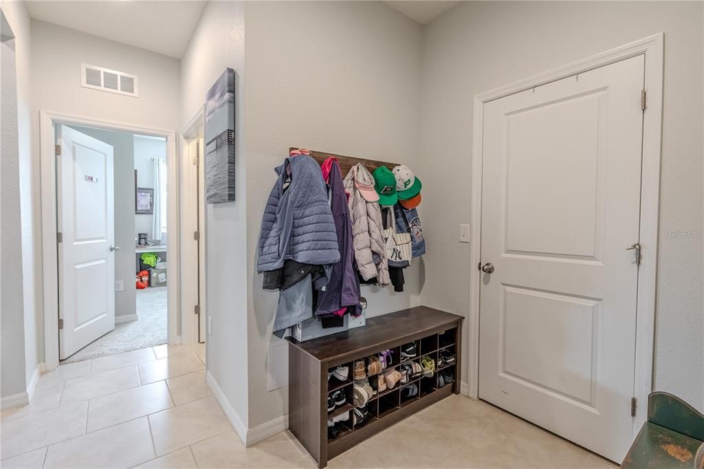 合同活跃: $590,000 (5 贝兹, 3 浴室, 3113 平方英尺)