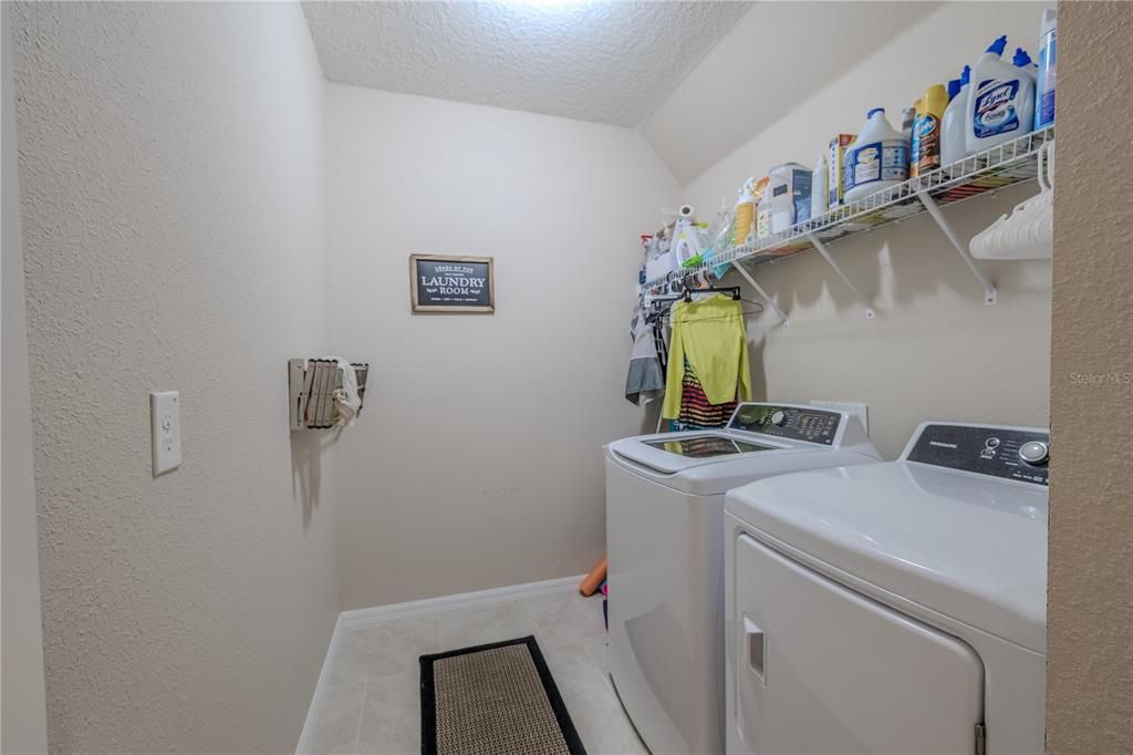 合同活跃: $590,000 (5 贝兹, 3 浴室, 3113 平方英尺)