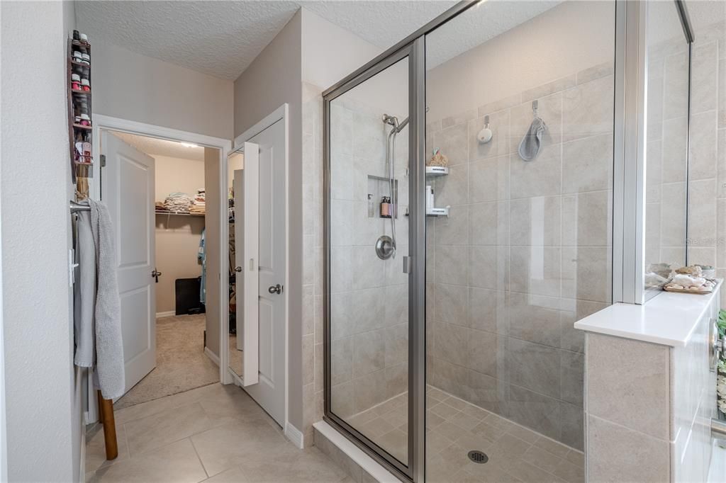 合同活跃: $590,000 (5 贝兹, 3 浴室, 3113 平方英尺)