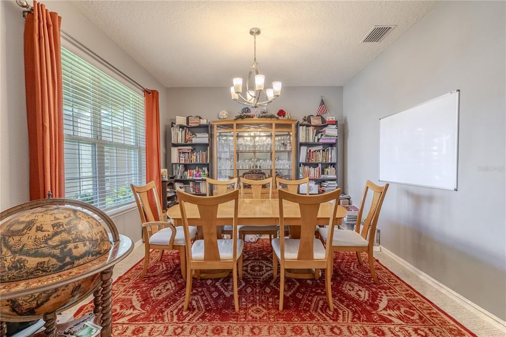 合同活跃: $590,000 (5 贝兹, 3 浴室, 3113 平方英尺)