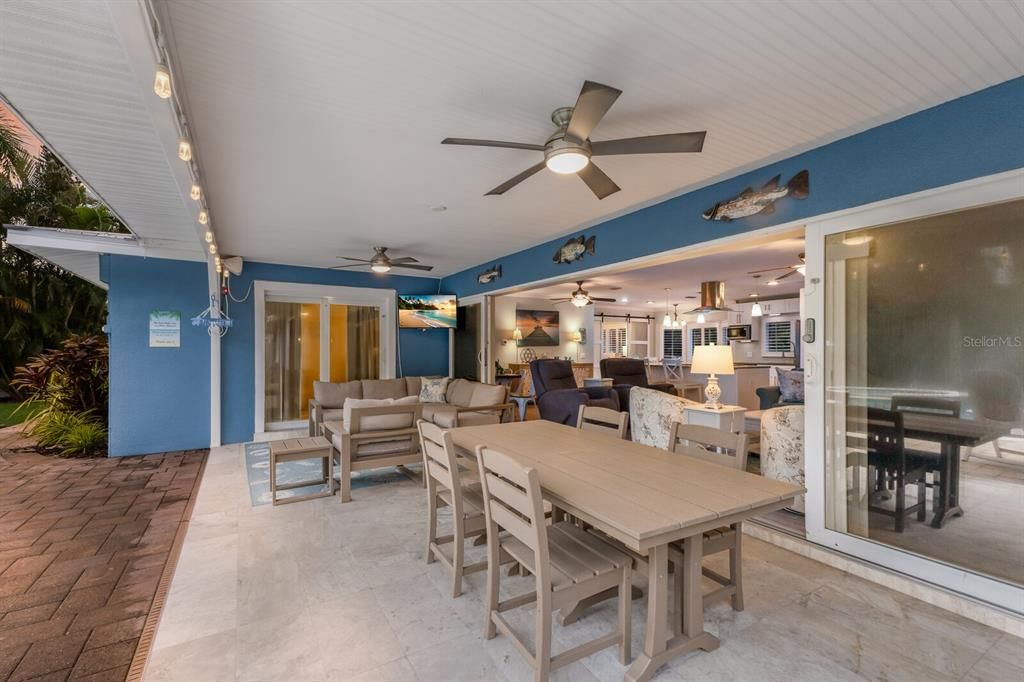 合同活跃: $1,595,000 (4 贝兹, 3 浴室, 1841 平方英尺)