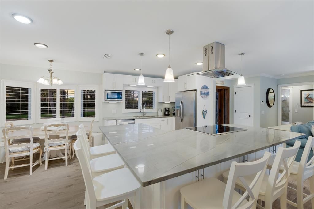 合同活跃: $1,595,000 (4 贝兹, 3 浴室, 1841 平方英尺)