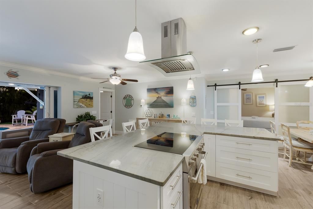 合同活跃: $1,595,000 (4 贝兹, 3 浴室, 1841 平方英尺)