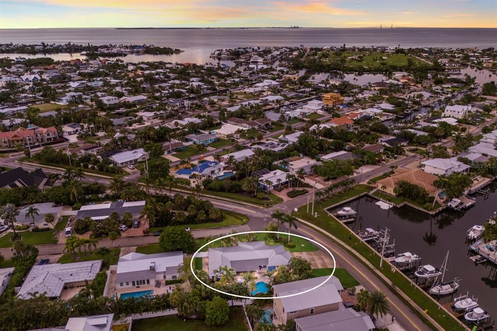 合同活跃: $1,595,000 (4 贝兹, 3 浴室, 1841 平方英尺)