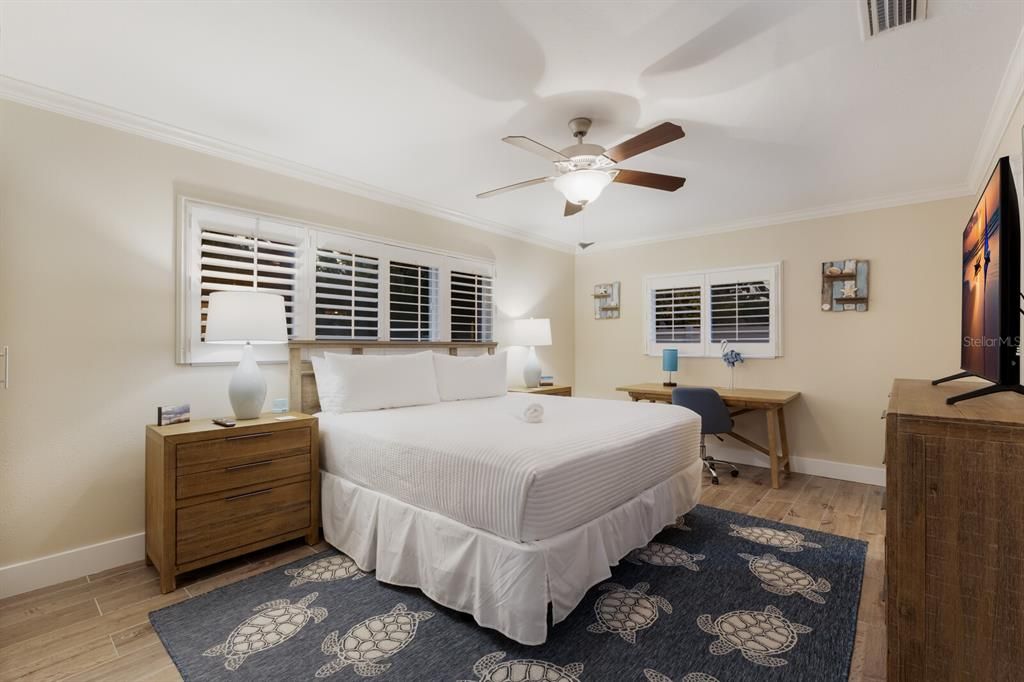 合同活跃: $1,595,000 (4 贝兹, 3 浴室, 1841 平方英尺)