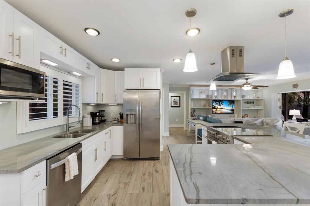 合同活跃: $1,595,000 (4 贝兹, 3 浴室, 1841 平方英尺)