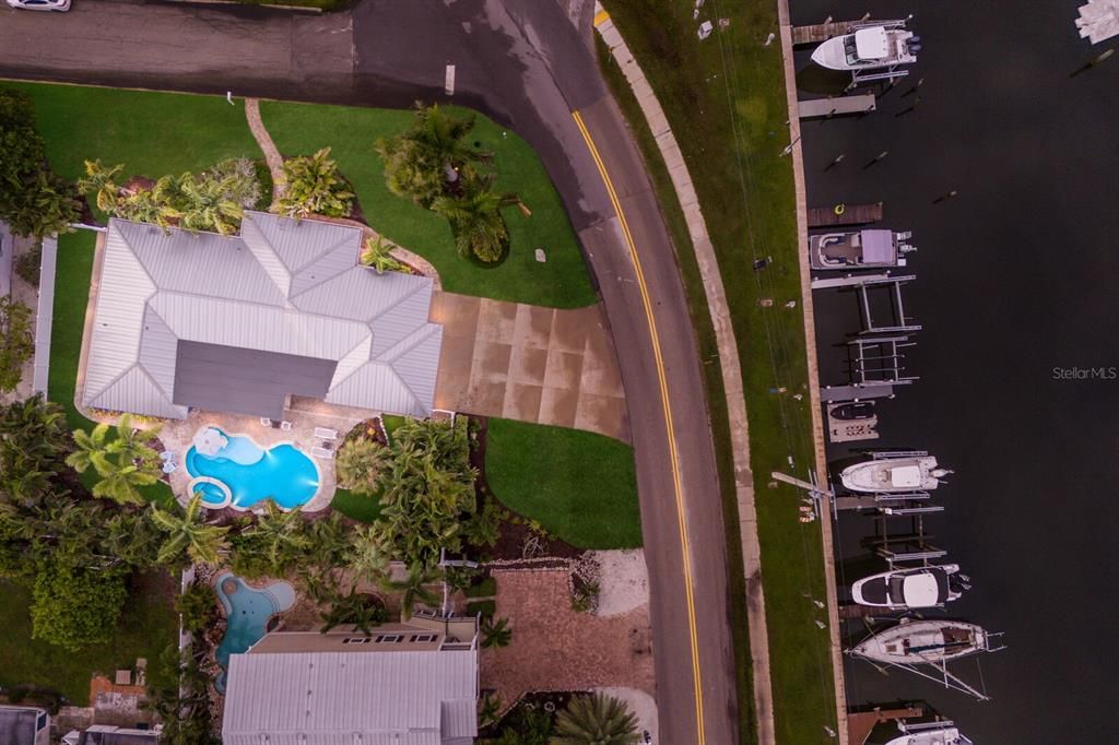 合同活跃: $1,595,000 (4 贝兹, 3 浴室, 1841 平方英尺)