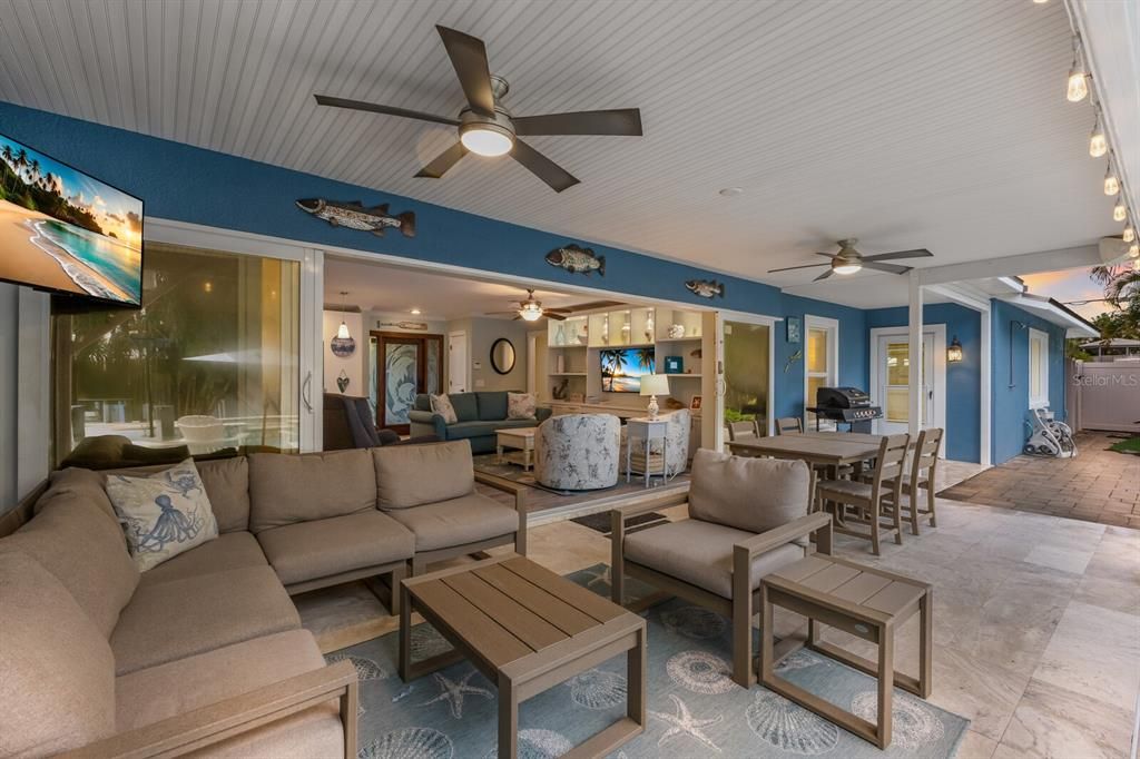 合同活跃: $1,595,000 (4 贝兹, 3 浴室, 1841 平方英尺)