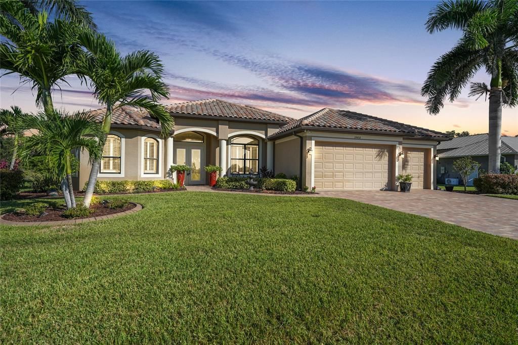 For Sale: $599,900 (3 beds, 3 baths, 2579 Square Feet)