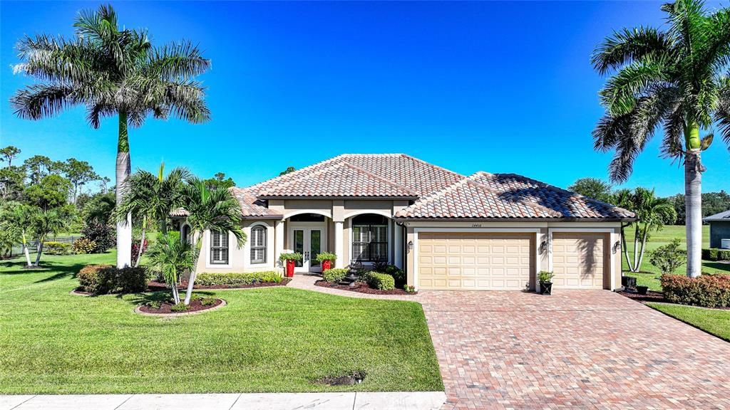 For Sale: $599,900 (3 beds, 3 baths, 2579 Square Feet)