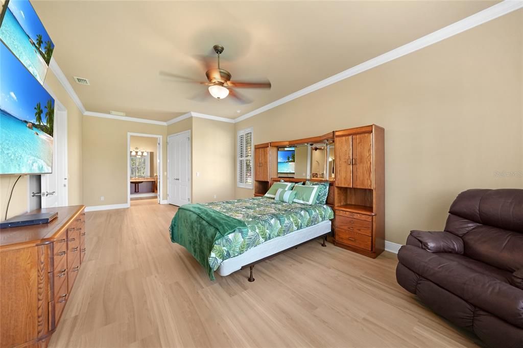 For Sale: $599,900 (3 beds, 3 baths, 2579 Square Feet)