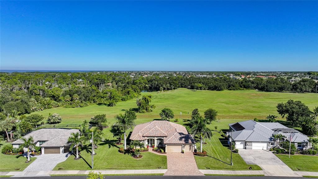 For Sale: $599,900 (3 beds, 3 baths, 2579 Square Feet)