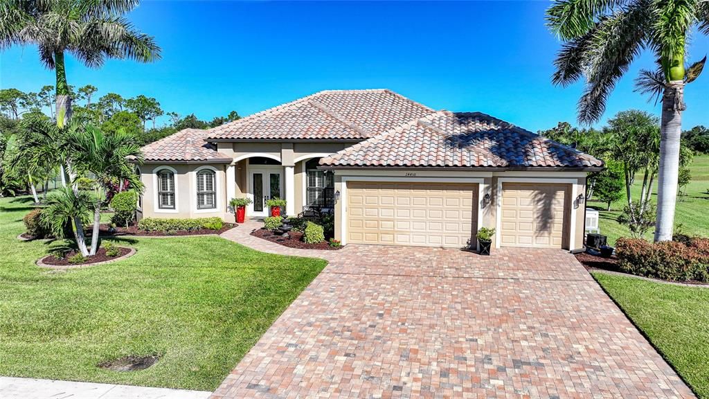 For Sale: $599,900 (3 beds, 3 baths, 2579 Square Feet)