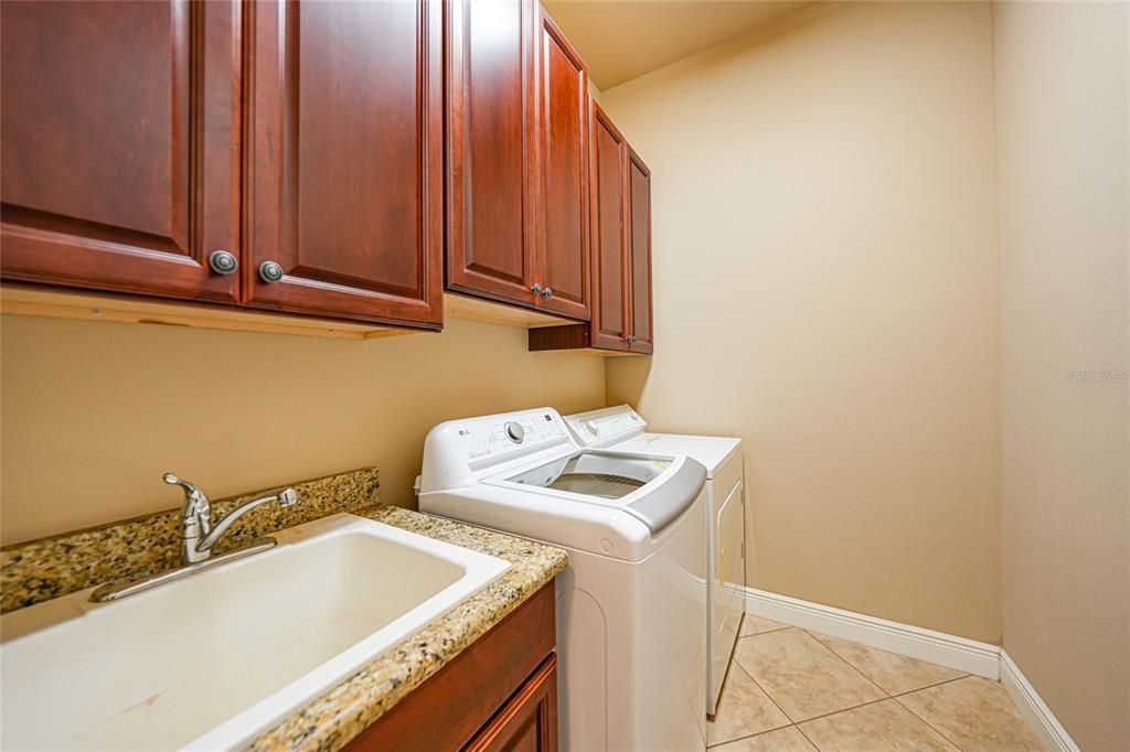 For Sale: $599,900 (3 beds, 3 baths, 2579 Square Feet)