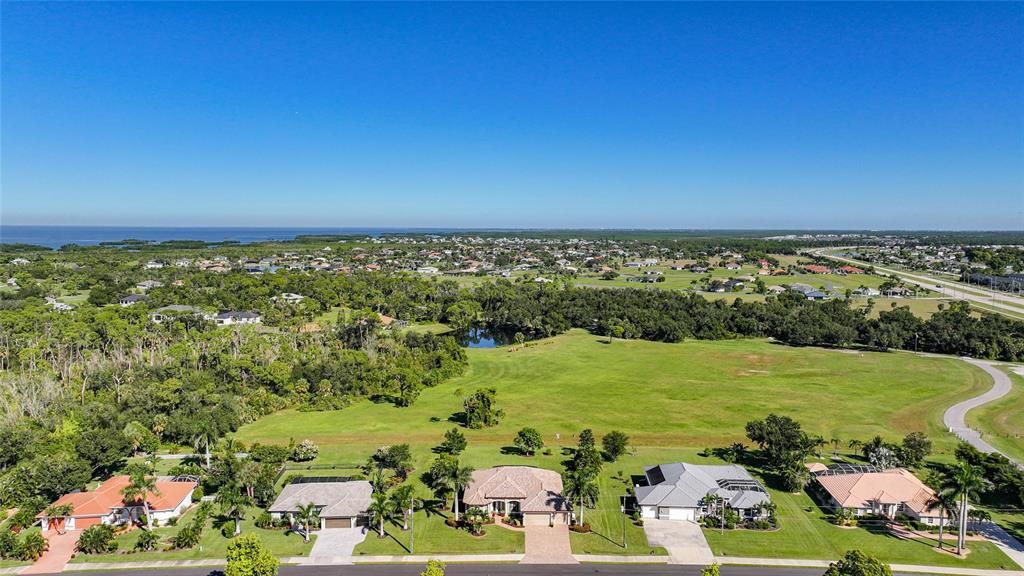 For Sale: $599,900 (3 beds, 3 baths, 2579 Square Feet)