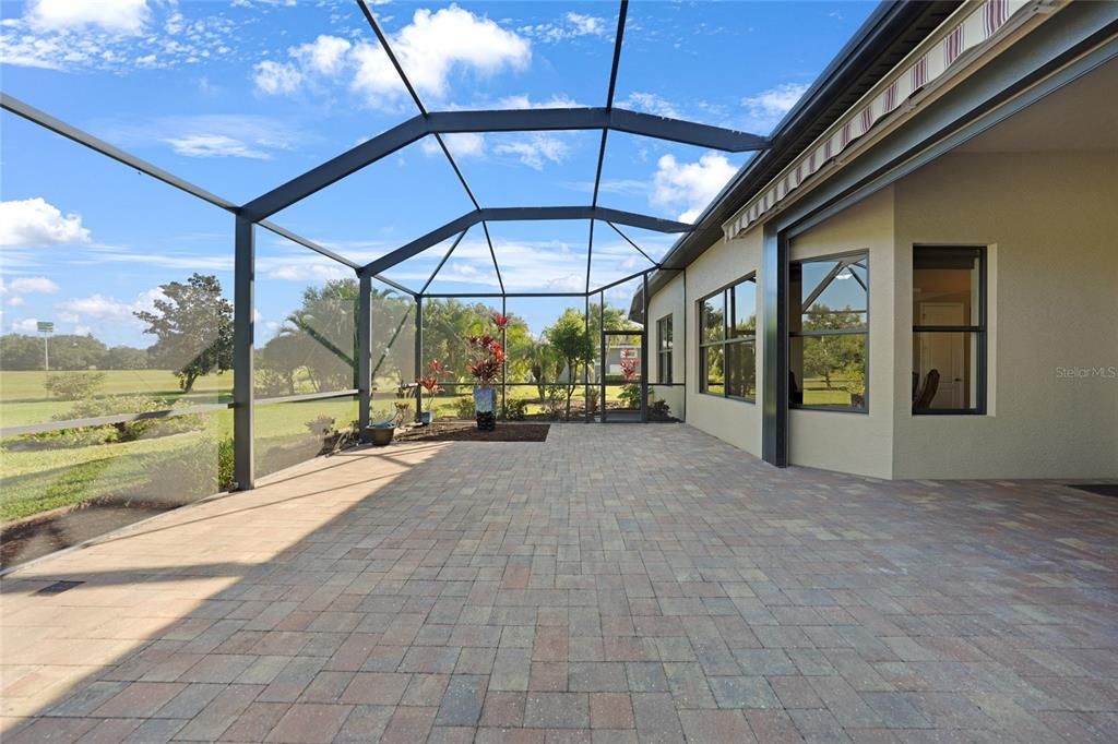 For Sale: $599,900 (3 beds, 3 baths, 2579 Square Feet)