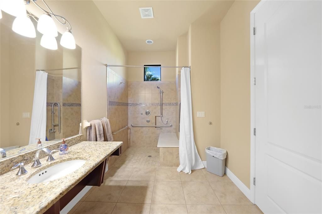 For Sale: $599,900 (3 beds, 3 baths, 2579 Square Feet)