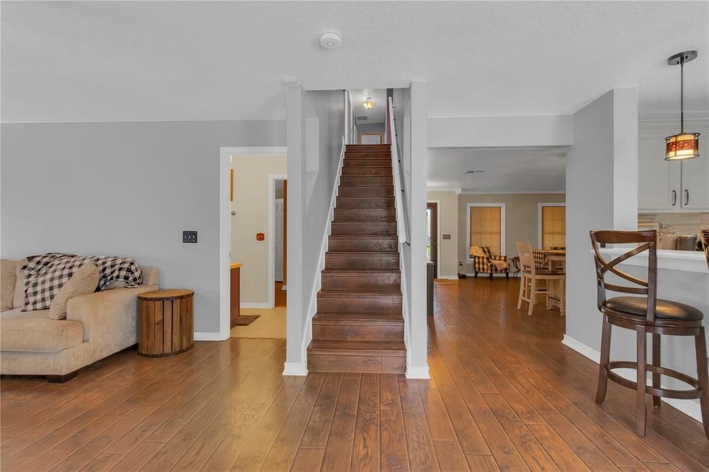 合同活跃: $549,000 (6 贝兹, 4 浴室, 3479 平方英尺)