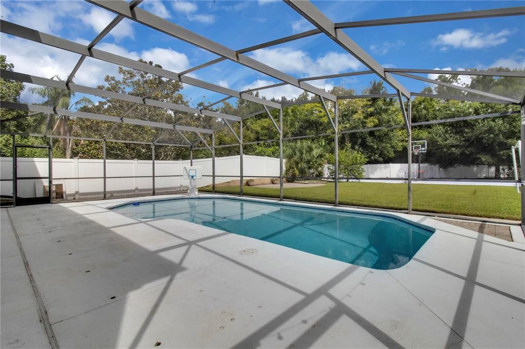 合同活跃: $549,000 (6 贝兹, 4 浴室, 3479 平方英尺)