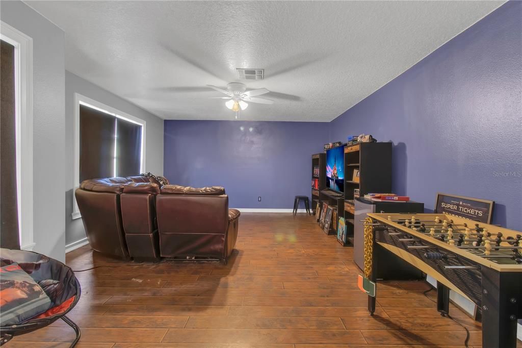 合同活跃: $549,000 (6 贝兹, 4 浴室, 3479 平方英尺)