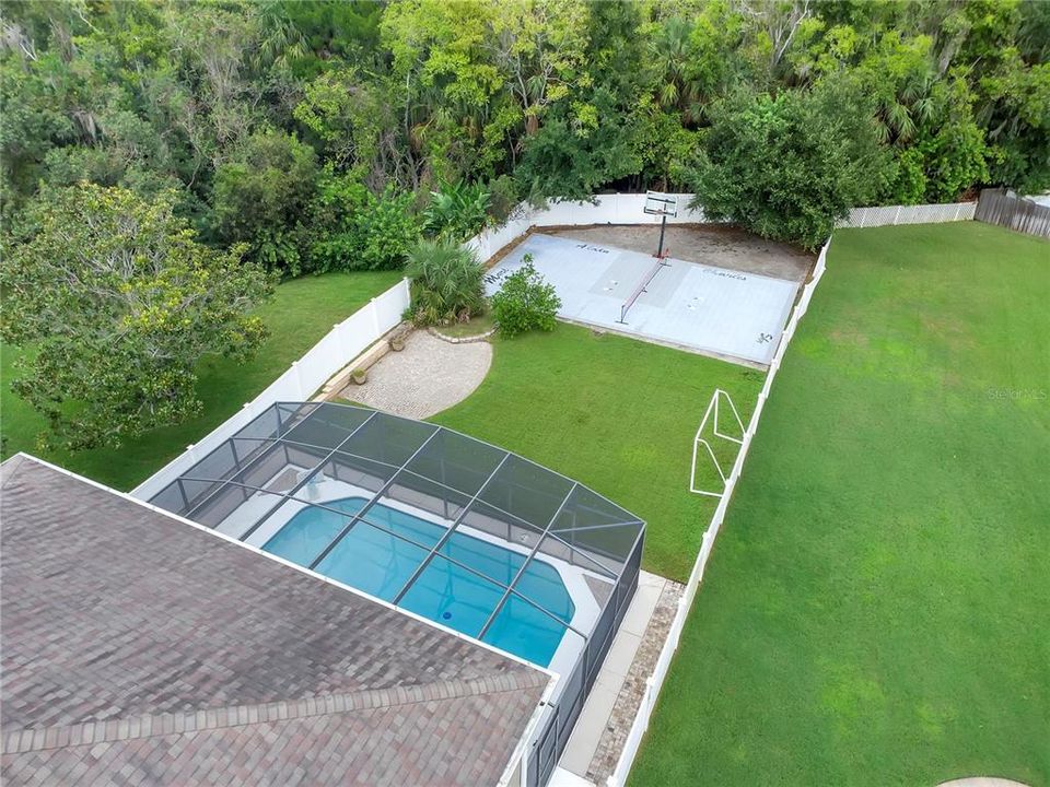 合同活跃: $549,000 (6 贝兹, 4 浴室, 3479 平方英尺)