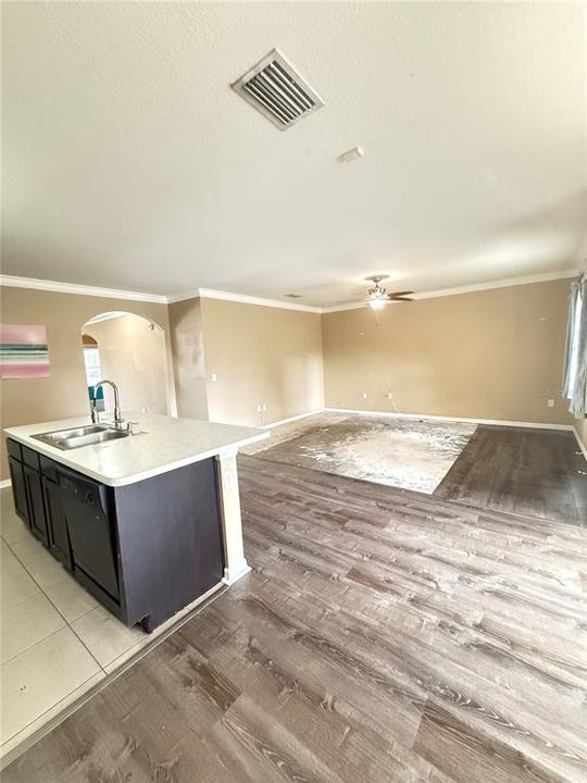 Active With Contract: $249,000 (3 beds, 2 baths, 1669 Square Feet)