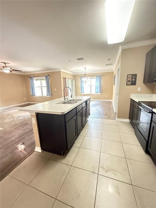 Active With Contract: $249,000 (3 beds, 2 baths, 1669 Square Feet)