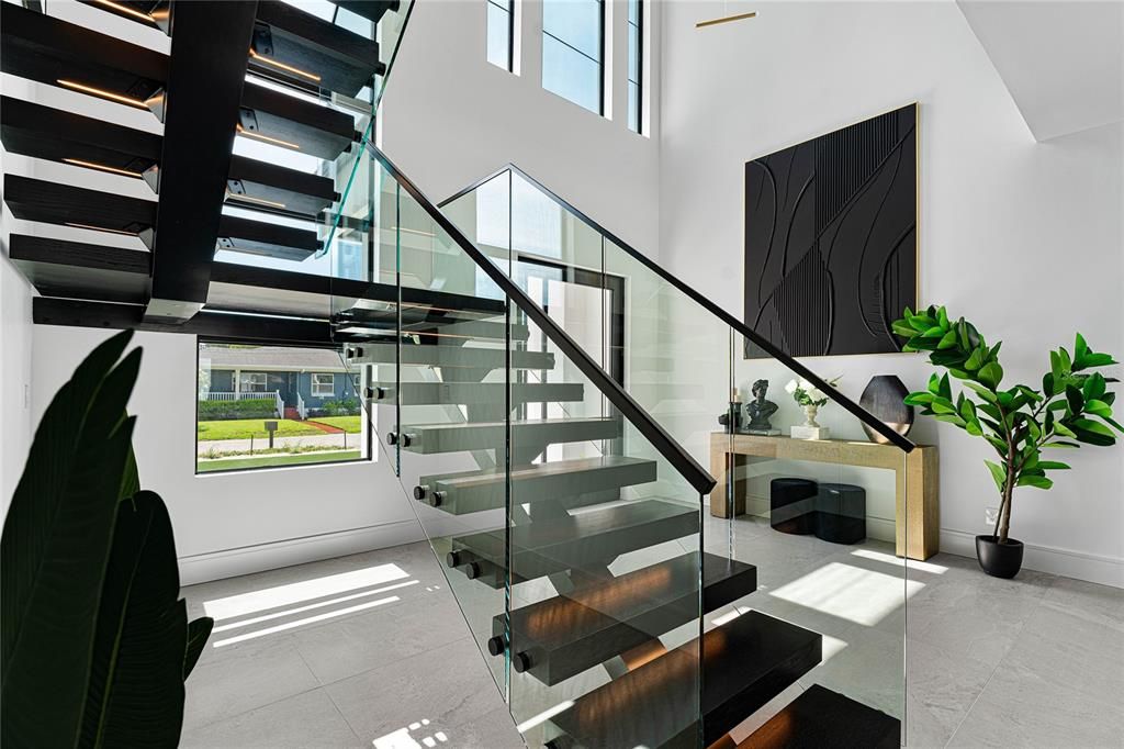 For Sale: $3,995,000 (6 beds, 6 baths, 5700 Square Feet)