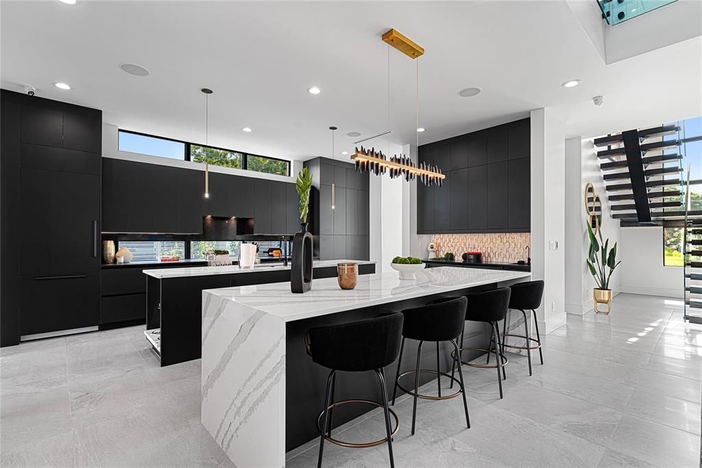 For Sale: $3,995,000 (6 beds, 6 baths, 5700 Square Feet)