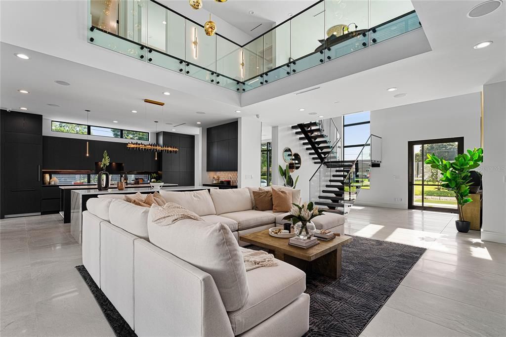 For Sale: $3,995,000 (6 beds, 6 baths, 5700 Square Feet)