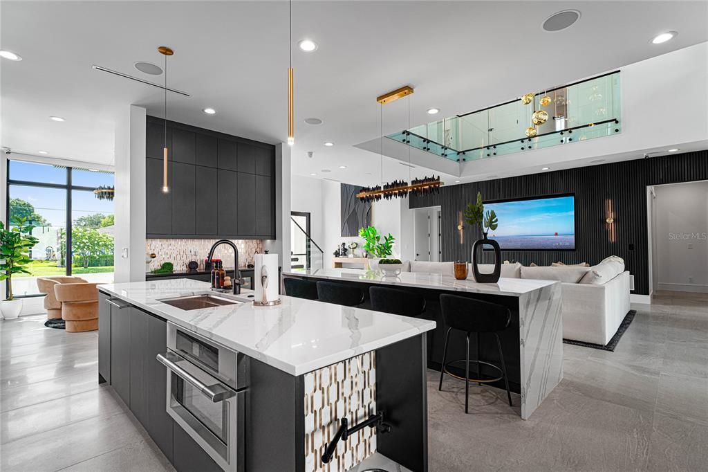 For Sale: $3,995,000 (6 beds, 6 baths, 5700 Square Feet)