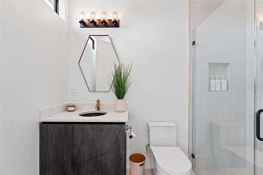 For Sale: $3,995,000 (6 beds, 6 baths, 5700 Square Feet)