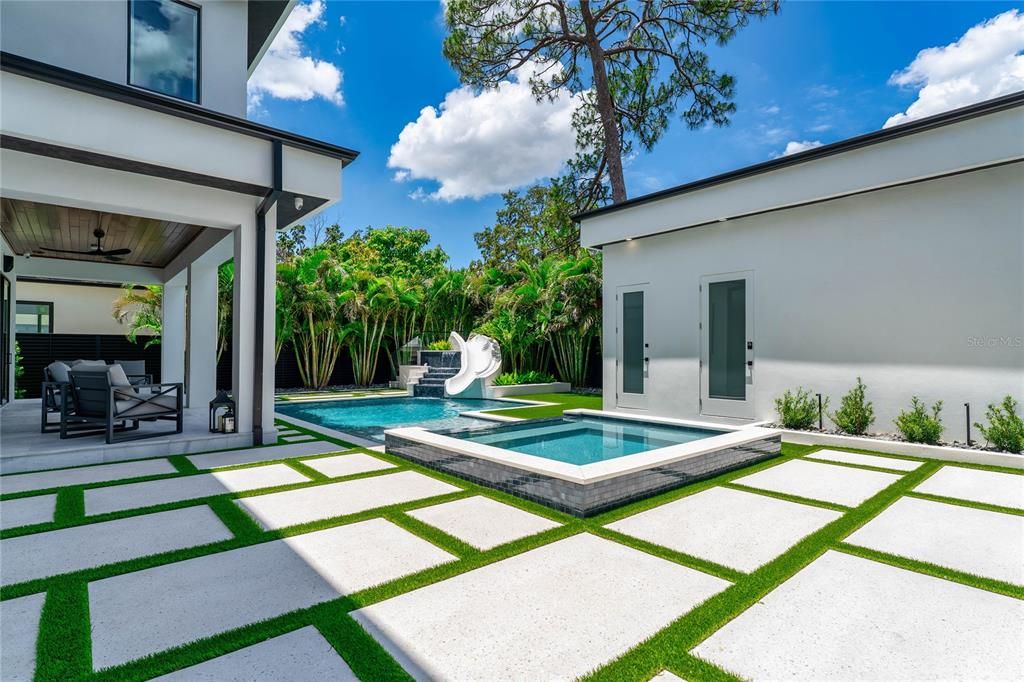 For Sale: $3,995,000 (6 beds, 6 baths, 5700 Square Feet)