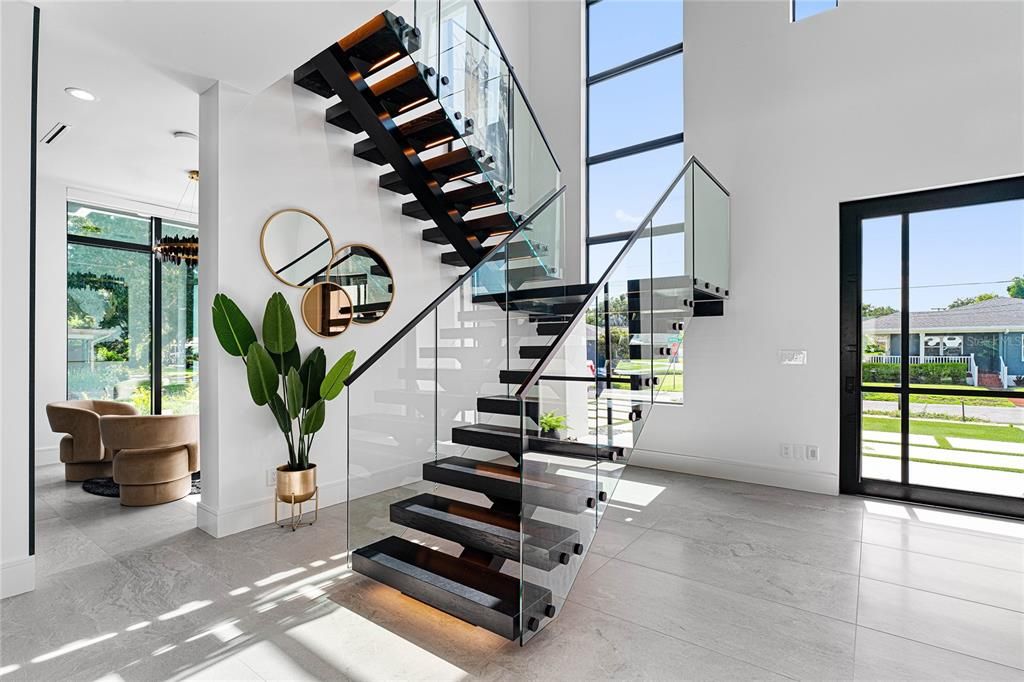 For Sale: $3,995,000 (6 beds, 6 baths, 5700 Square Feet)