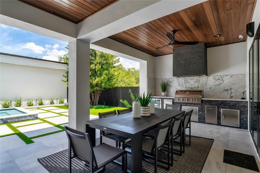 For Sale: $3,995,000 (6 beds, 6 baths, 5700 Square Feet)