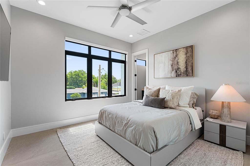 For Sale: $3,995,000 (6 beds, 6 baths, 5700 Square Feet)