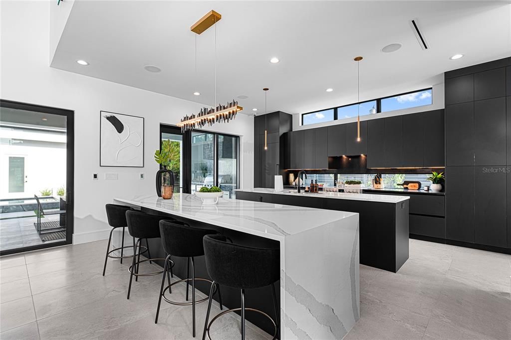 For Sale: $3,995,000 (6 beds, 6 baths, 5700 Square Feet)