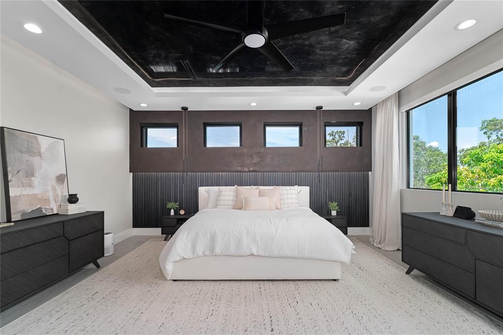 For Sale: $3,995,000 (6 beds, 6 baths, 5700 Square Feet)