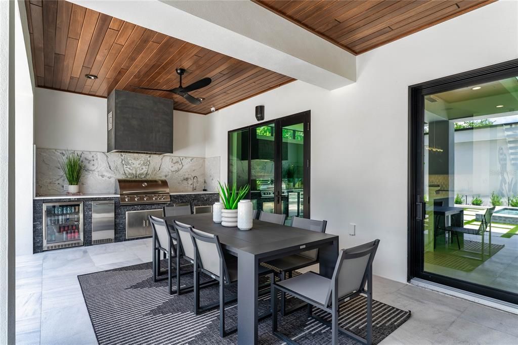 For Sale: $3,995,000 (6 beds, 6 baths, 5700 Square Feet)