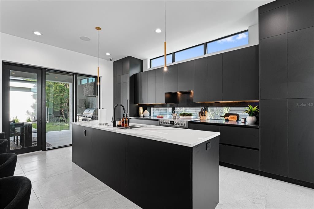 For Sale: $3,995,000 (6 beds, 6 baths, 5700 Square Feet)