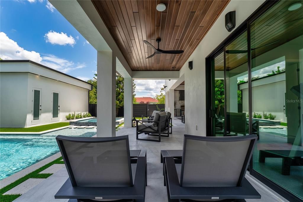 For Sale: $3,995,000 (6 beds, 6 baths, 5700 Square Feet)